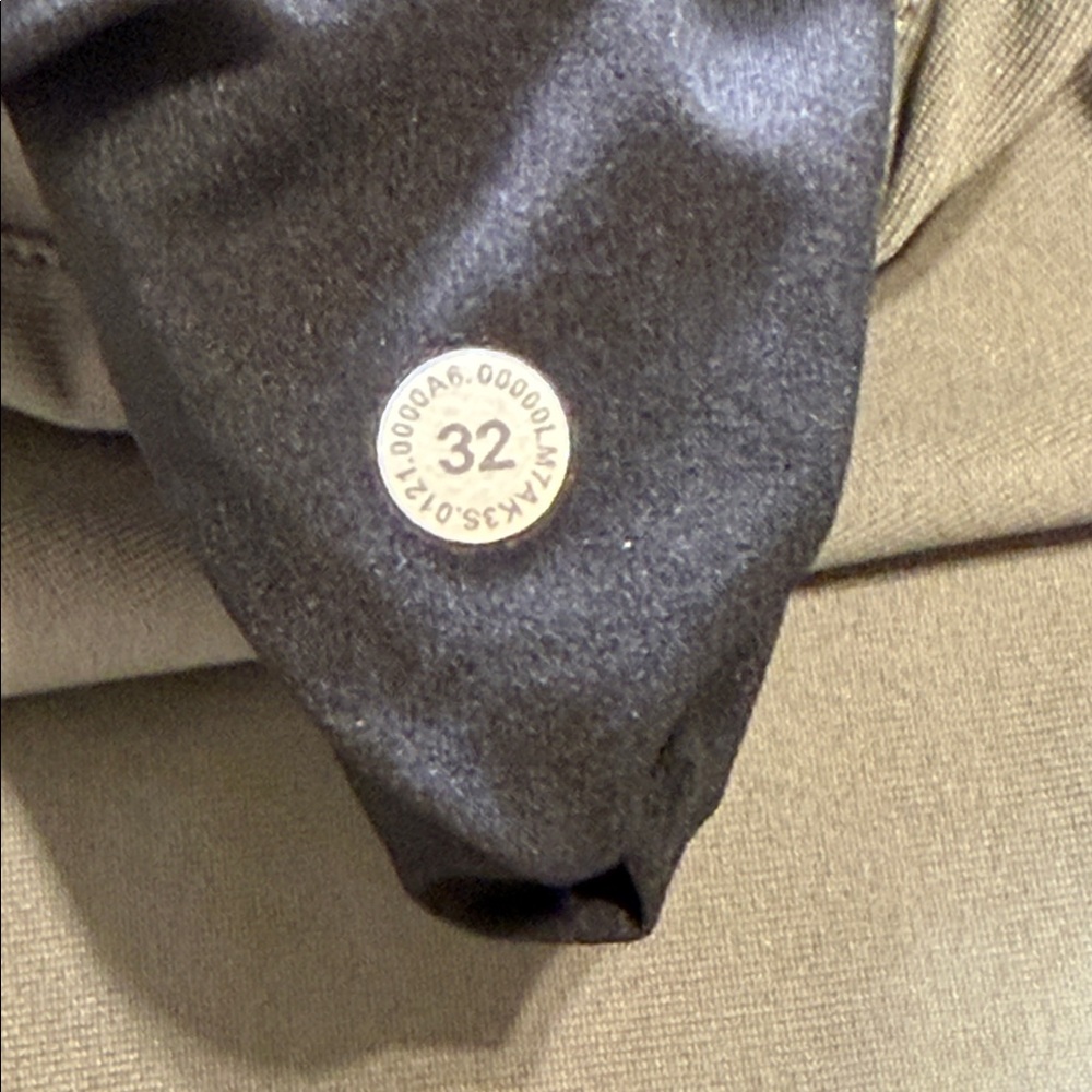Lululemon Commission Short Classic 9" (Style LM7AK3S) - Picture 5 of 8